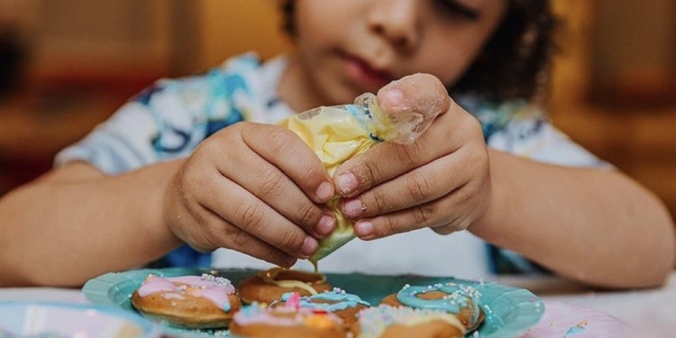 Oficinas criativas são nova aposta das mães para entreter a criançada nas férias
