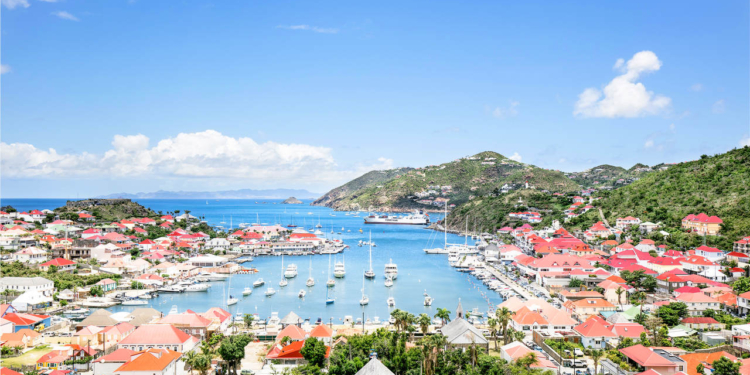 Ilha de St Barth flexibiliza entrada para brasileiros e tem novidades