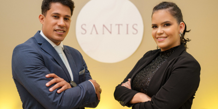 Santis Ateliê inaugura espaço para segmento de festas e casamentos com presença de convidados