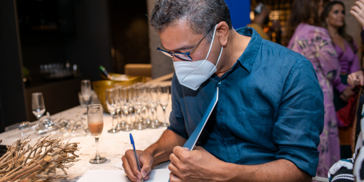 Jornalista Pedro Ariel Santana lança o livro “A Casa Original” na CASACOR BRASÍLIA