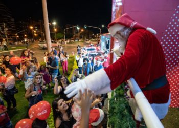 Coca-Cola: Caravana iluminada faz parada no Brasília Shopping neste sábado