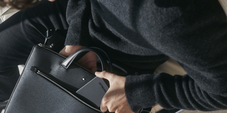 Montblanc lança nova coleção de couro para a rotina de trabalho