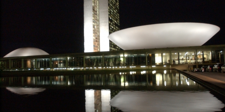 Pontos turísticos de Brasília ilustram história de “Eduardo e Mônica”, canção de Renato Russo