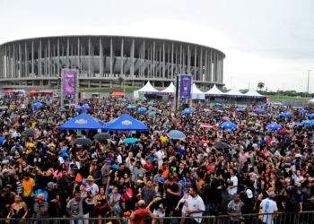 Covid+Influenza: governador Ibaneis Rocha cancela o carnaval do Distrito Federal