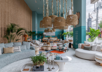 Breton apresenta vitrine de verão assinada por Suzana Schermann