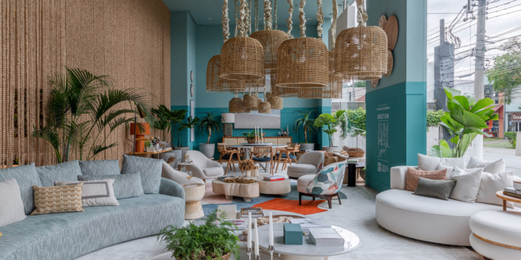 Breton apresenta vitrine de verão assinada por Suzana Schermann