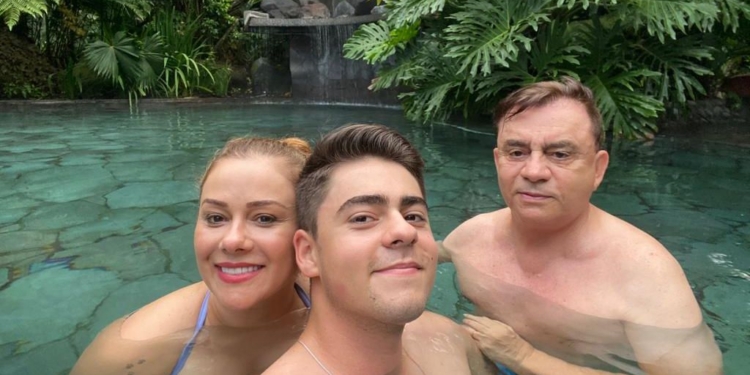 Chitãozinho e família mostram o lado aventureiro em viagem à Costa Rica