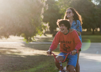 ‘Eduardo E Mônica’ estreia em aproximadamente 500 salas brasileiras nesta quinta-feira (20)