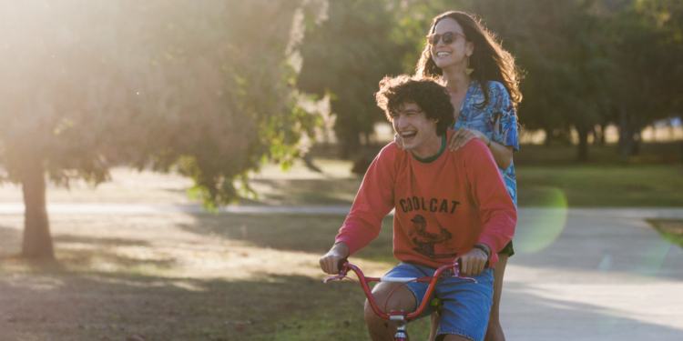 ‘Eduardo E Mônica’ estreia em aproximadamente 500 salas brasileiras nesta quinta-feira (20)