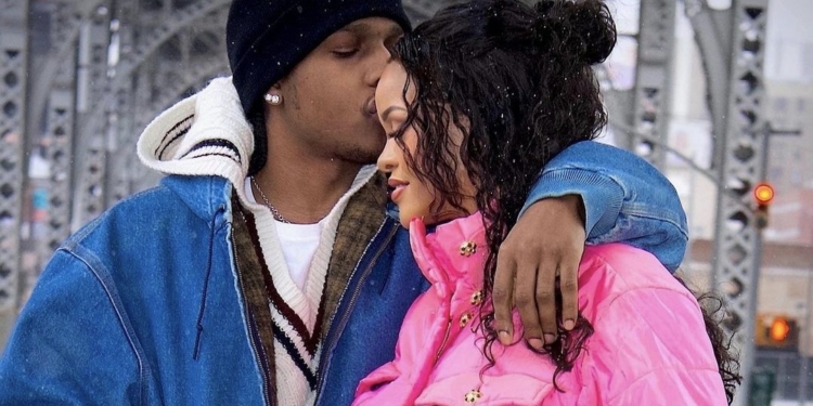 Rihanna está grávida do rapper A$AP Rocky e fotos são divulgadas na revista People
