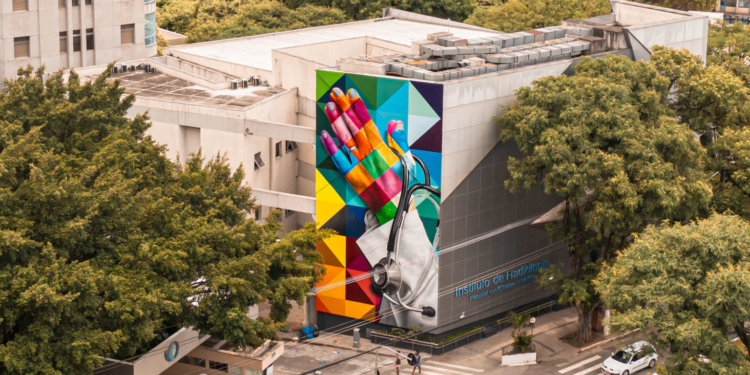 Eduardo Kobra doa dois grandes murais para Hospital das Clínicas de São Paulo