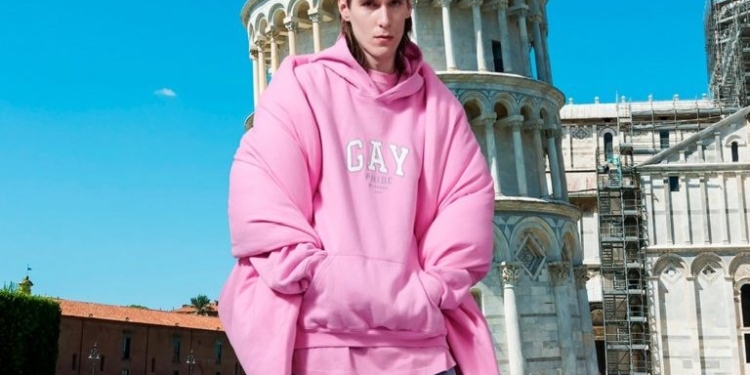 Kanye West fará collab com GAP e Balenciaga para linha de roupas em 2022