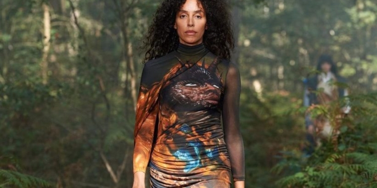 Burberry anuncia modelo brasileira Lea T para projeto colaborativo