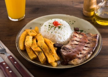 Geléia Burger lança cardápio com pratos executivos e saladas