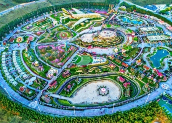 Conheça o belíssimo Miracle Garden localizado em meio ao deserto de Dubai