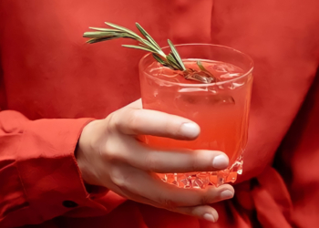 Hotel Unique lança coleção de bebidas assinada por bartenders renomados de São Paulo