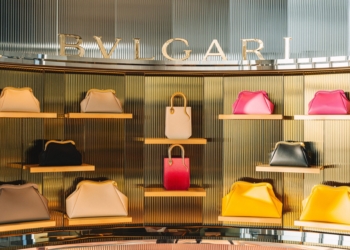 Bvlgari apresenta sua coleção Fall Winter/22 durante a semana de moda de Milão