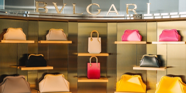 Bvlgari apresenta sua coleção Fall Winter/22 durante a semana de moda de Milão