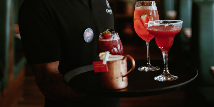 Camarada Camarão oferece mais de 15 opções de drinks para refrescar no verão