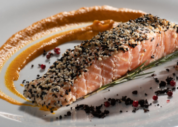 Restaurante Pippo ensina receita de salmão grelhado