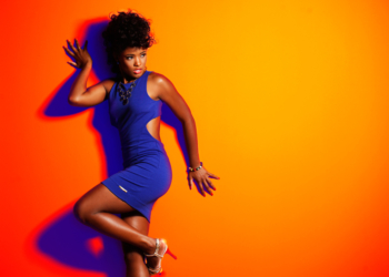 Azul Klein é tendência para os looks de inverno 2022