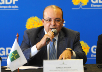 Decreto assinado por Ibaneis Rocha desobriga uso de máscaras em locais fechados no DF