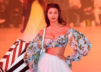 Supermodelos brasileiras brilham em desfile-tributo a Virgil Abloh da grife Off-White