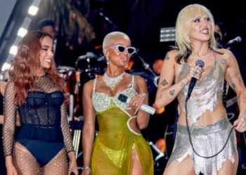 Fontes relevaram que Miley Cyrus vai cantar com Anitta no Lollapalooza