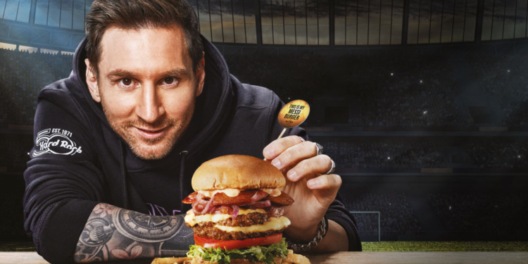 Hard Rock Cafe anuncia expansão e lança hambúrguer inspirado no novo embaixador da marca, o jogador Messi