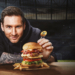 Hard Rock Cafe anuncia expansão e lança hambúrguer inspirado no novo embaixador da marca, o jogador Messi