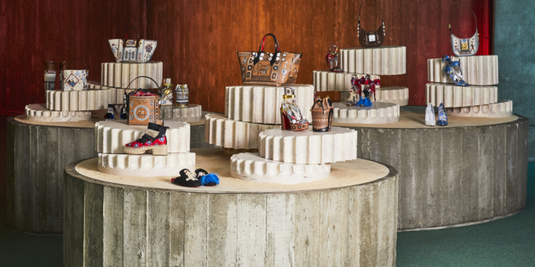 Christian Louboutin apresenta ‘The Loubi Show’ durante a Semana de Moda de Paris