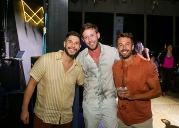 Colunista Caio Barbieri do Metrópoles comemora aniversário no Mezanino