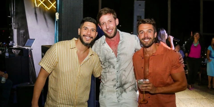 Colunista Caio Barbieri do Metrópoles comemora aniversário no Mezanino