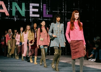Assista ao desfile da coleção inverno 2022 da Chanel