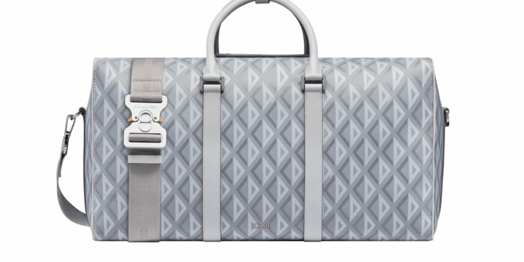 Dior volta a criar peças masculinas com a estampa CD Diamond