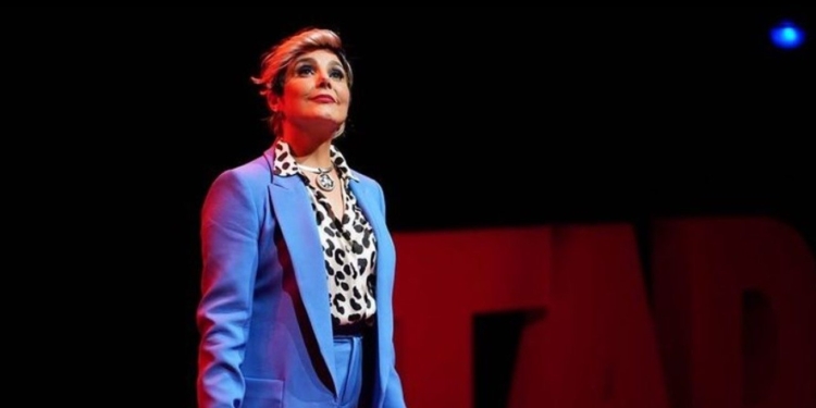 Heloísa Périssé estreia espetáculo “A Iluminada” em Brasília