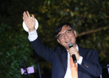 ABRAJINTER: Embaixador da Coreia do Sul recebe 35 jornalistas e canta “Evidências” durante o jantar