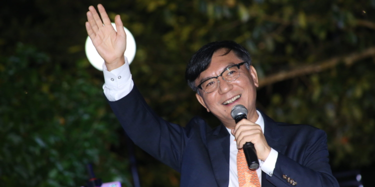 ABRAJINTER: Embaixador da Coreia do Sul recebe 35 jornalistas e canta “Evidências” durante o jantar