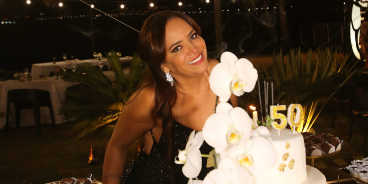 Noite de festa: Administradora do Pontão, Sandra Campos, celebra aniversário no Soho