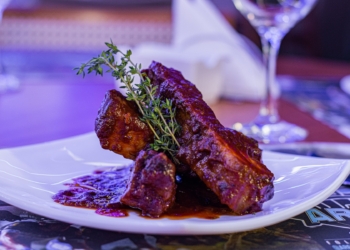 Arena Sports Bar inaugura em Brasília, com cardápio assinado pelo chef Dudu Camargo