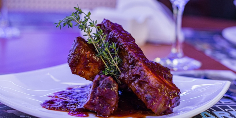 Arena Sports Bar inaugura em Brasília, com cardápio assinado pelo chef Dudu Camargo