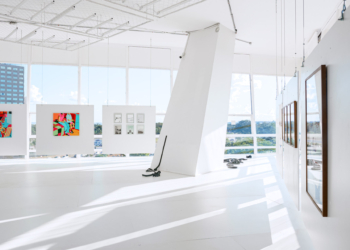 Exposição que celebra os 62 anos de Brasília fica no Mezanino até 19 de junho