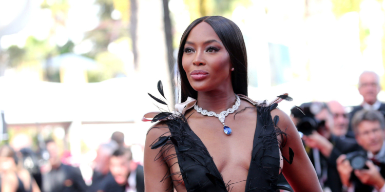 Naomi Campbell usa joias da nova coleção da Bulgari no 75º Festival de Cannes