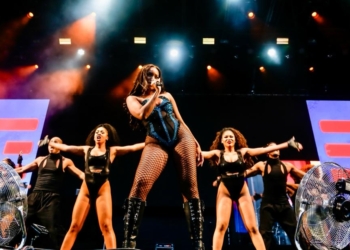 Show da cantora IZA agita a praia de Copacabana no Tim Music Rio