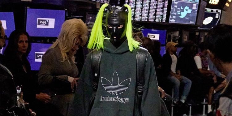 Balenciaga e Adidas fazem desfile da Collab Resort 2023 em Nova York