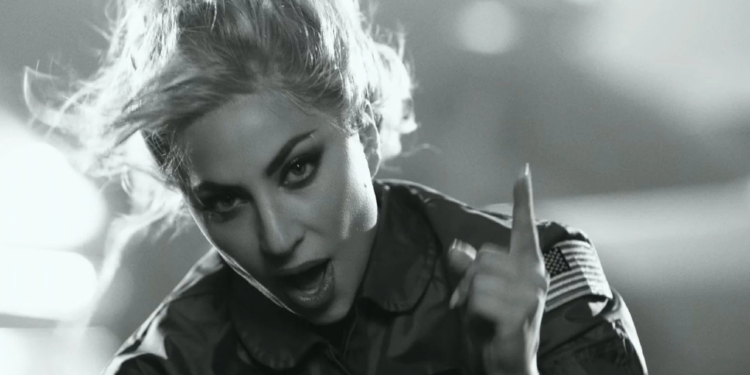 Hold My Hand: Lady Gaga lança clipe para trilha do filme Top Gun: Maverick