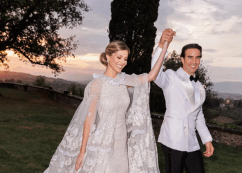 Lala Trussardi Rudge se casa com Bruno Khori em Firenze usando vestido Valentino