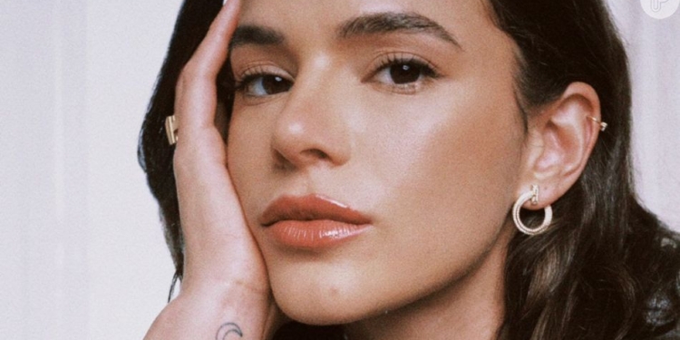 Atriz Bruna Marquezine passa a ser o novo rosto da joalheria Tiffany & Co. no Brasil