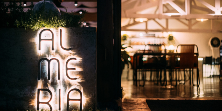 Almería promove Sarau Cultural às quartas-feiras, com curadoria do maestro Thiago Francis