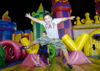 Jump Around, maior castelo inflável da América Latina, fica no ParkShopping até 26 de junho